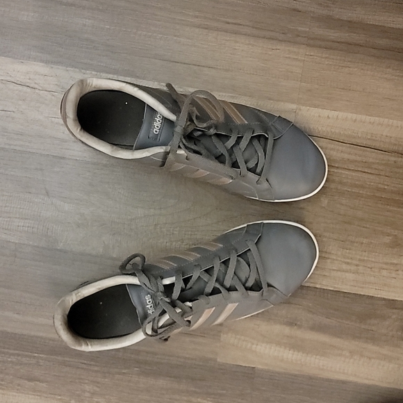 Shoes - Picture 3 of 4